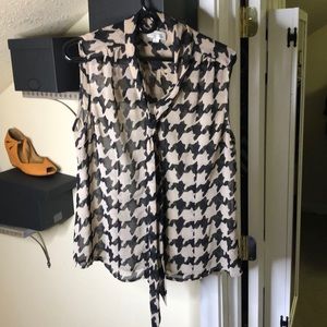 Tahari Sleevless Blouse